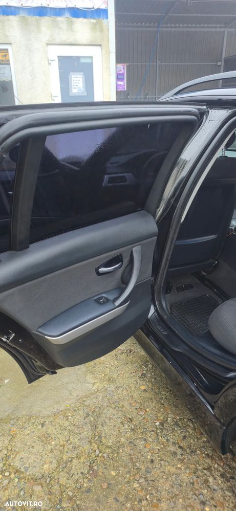 BMW Seria 3 318d DPF Touring - 16