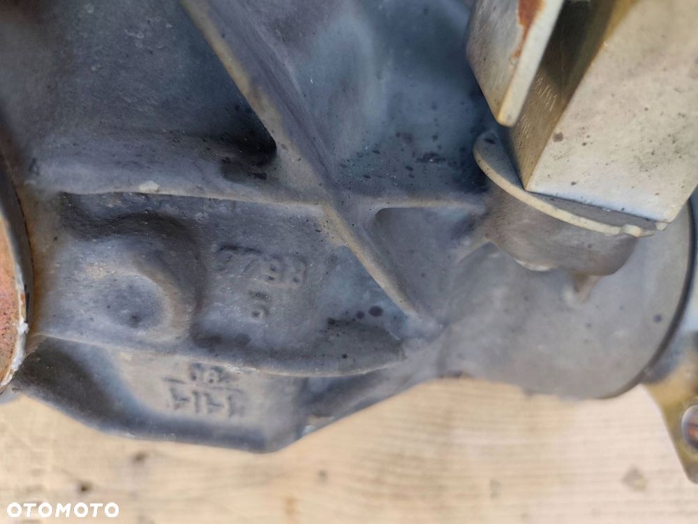 MERCEDES W204 C63 AMG TYLNY DYFER - 7