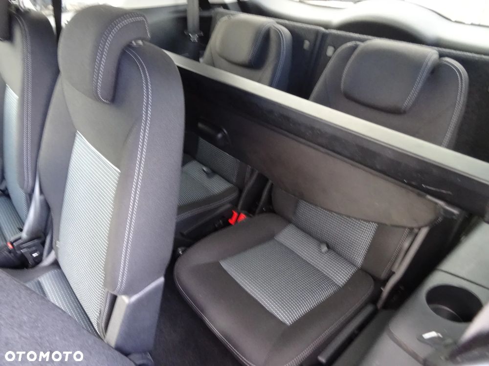Ford S-Max - 17