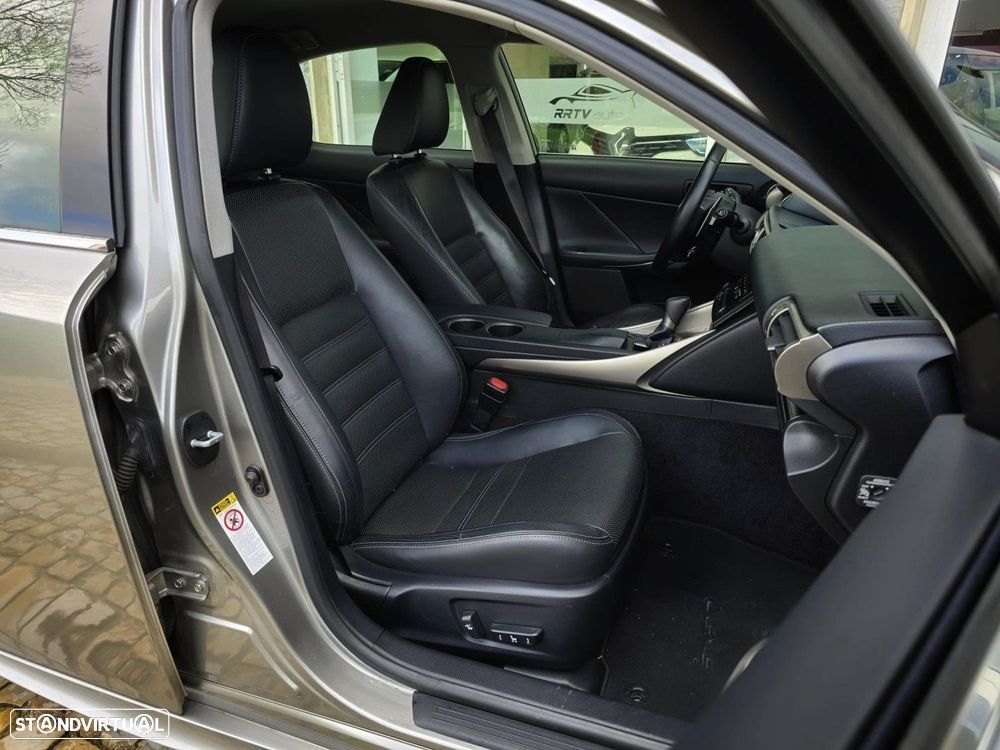 Lexus IS 300H Executive+ - 32