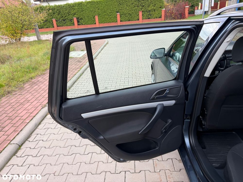 Skoda Octavia 1.6 Combi Ambiente - 22