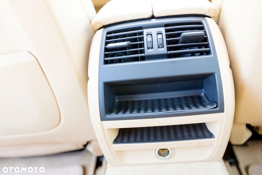BMW Seria 5 523i - 11