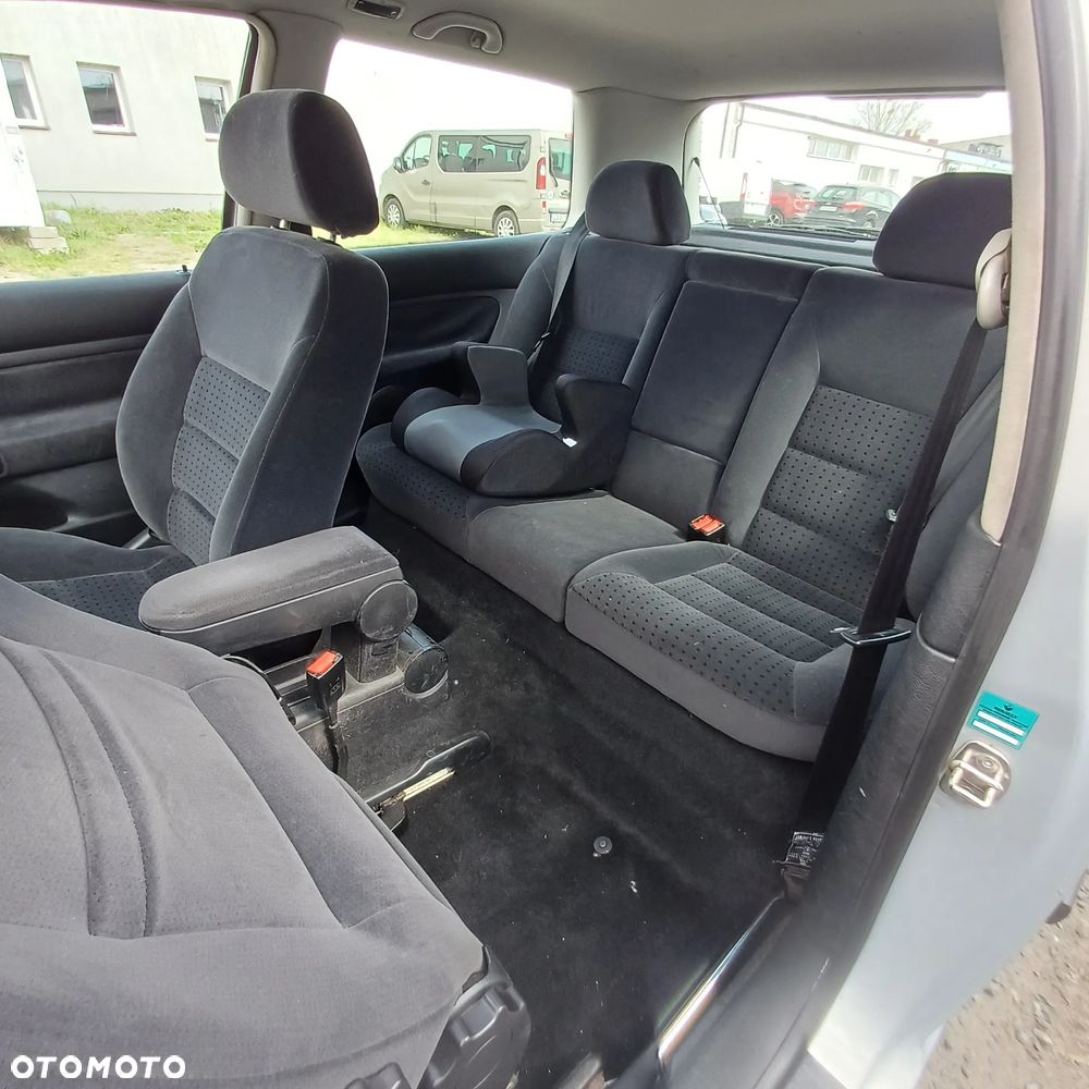 Volkswagen Golf 1.6 - 16