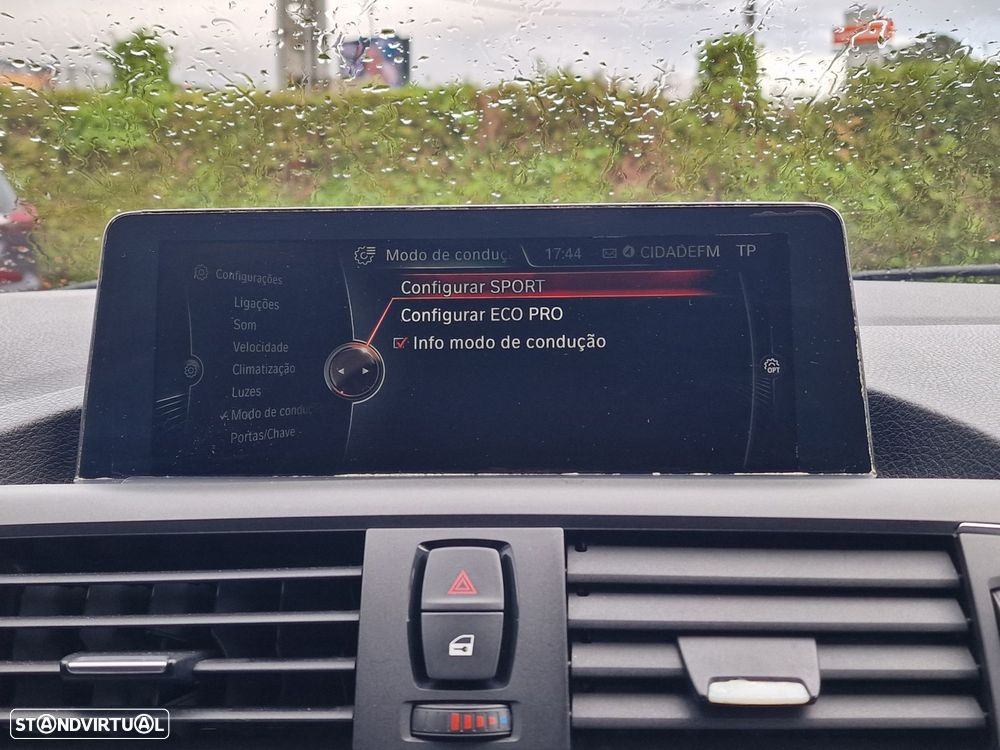 BMW 116 d Line Urban Auto - 36