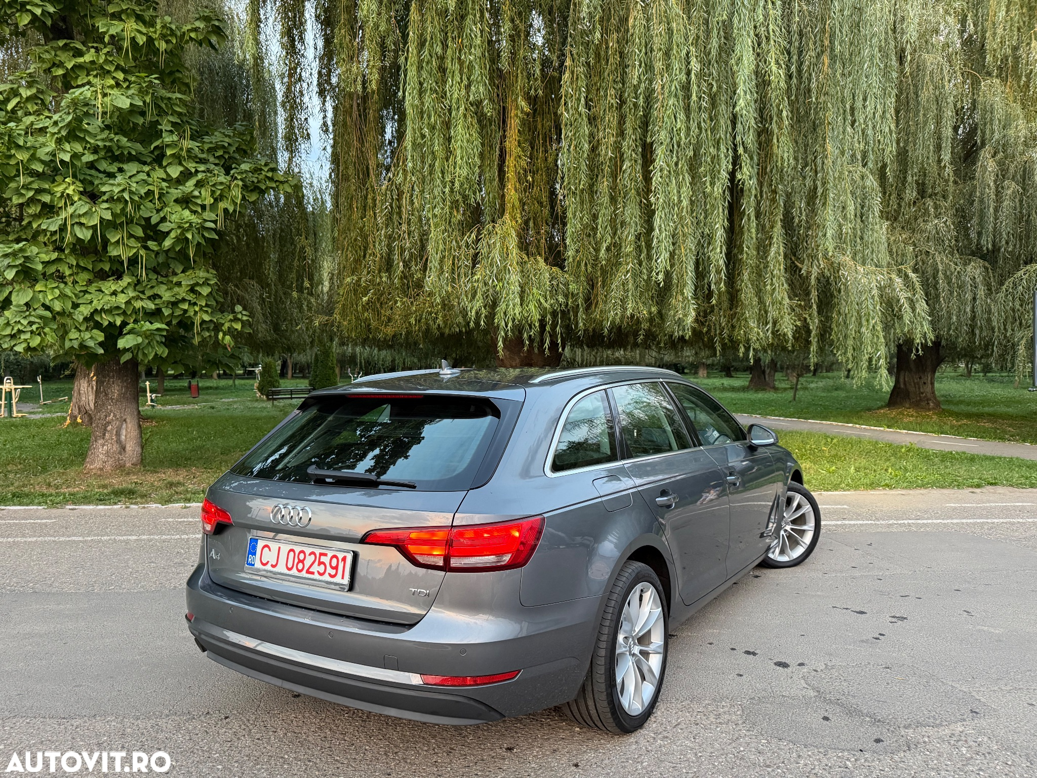 Audi A4 Avant 2.0 TDI ultra S tronic Design - 24