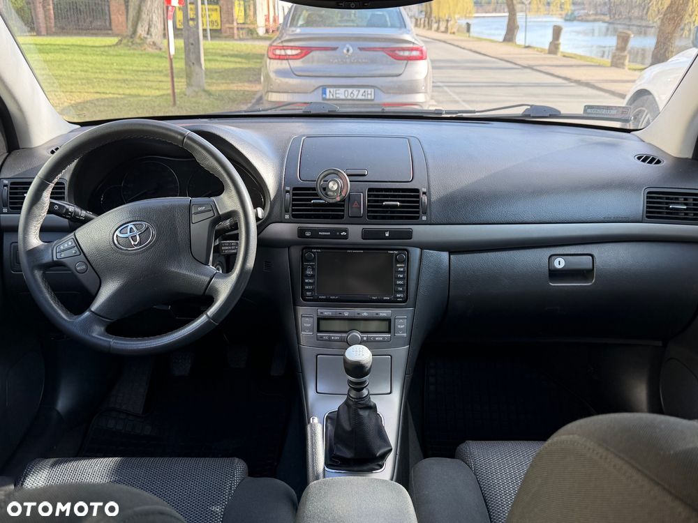 Toyota Avensis 2.0 D-4D - 10