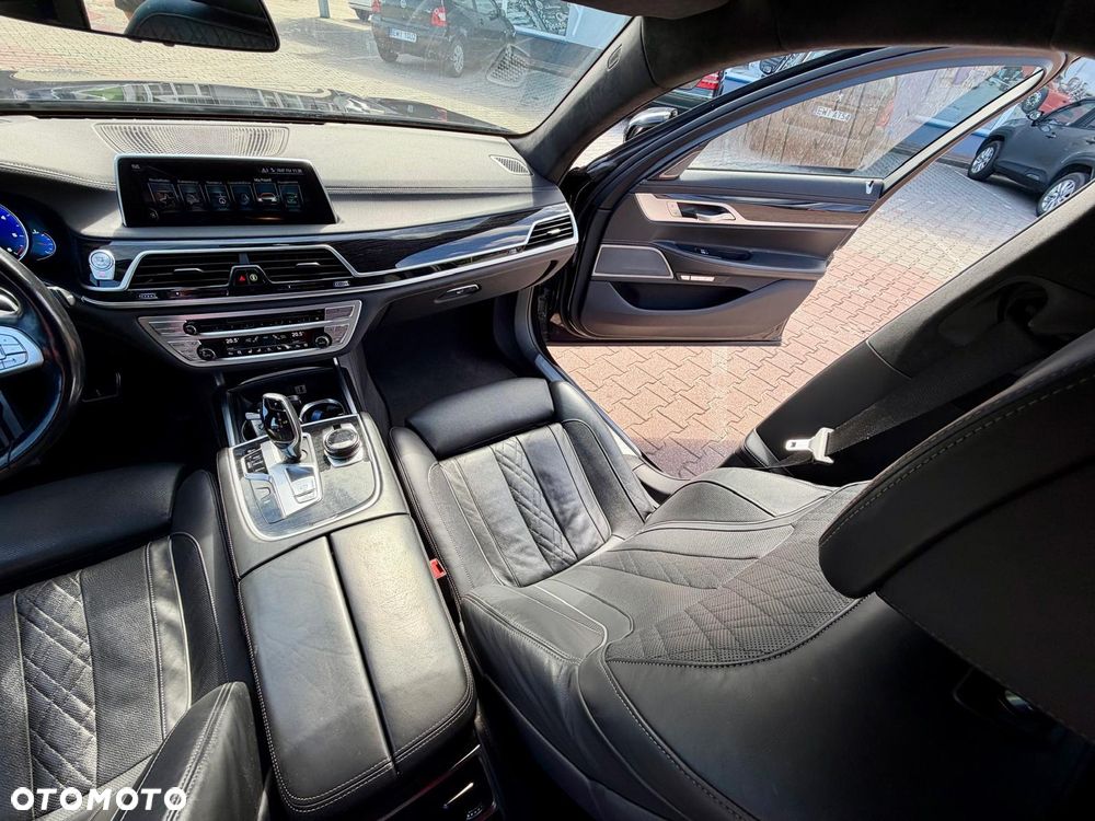 BMW Seria 7 740d xDrive - 23