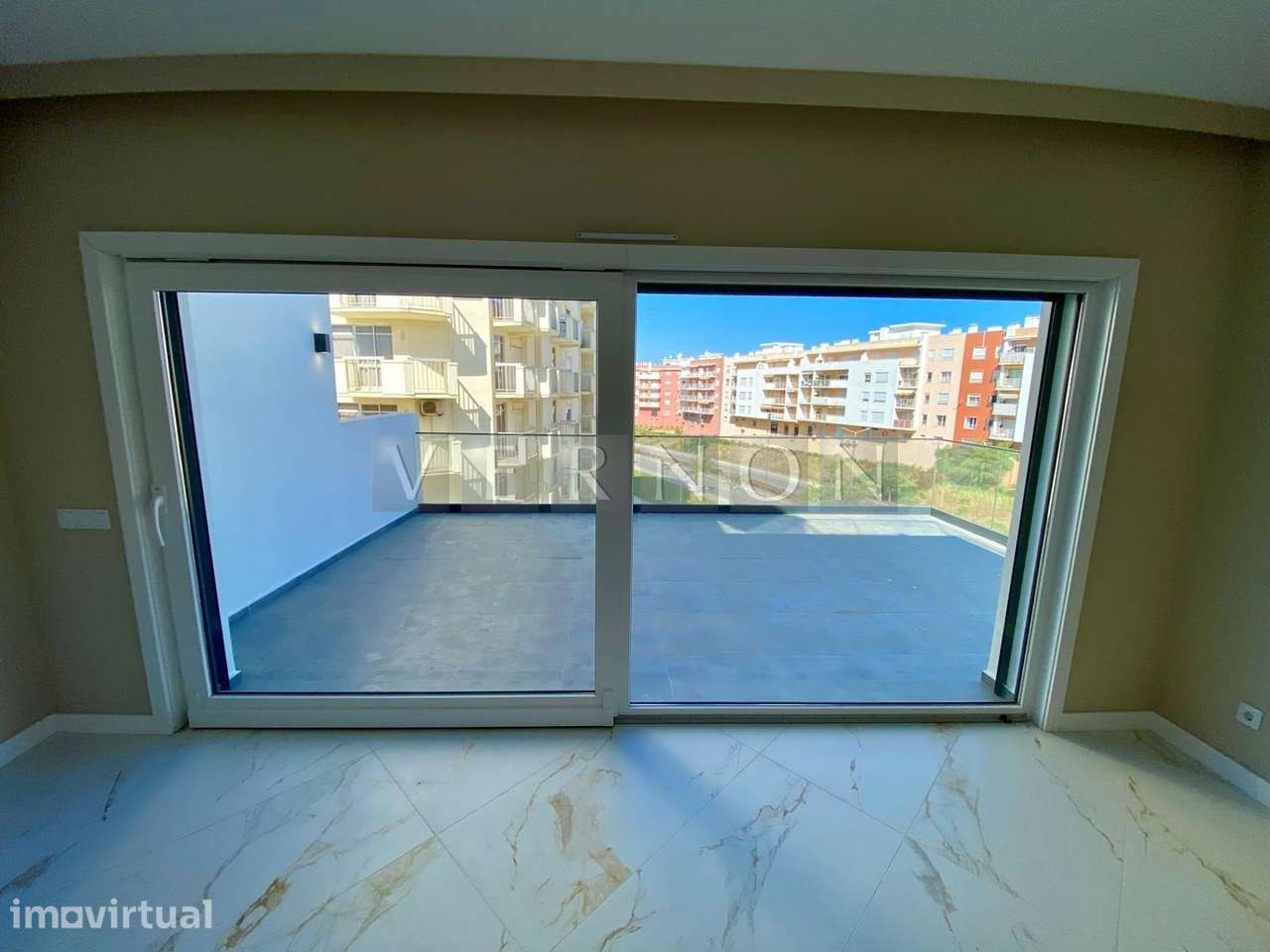 Exclusivo Apartamento T2+1 com Vista Mar em Armação de Pêra - Grande imagem: 3/23