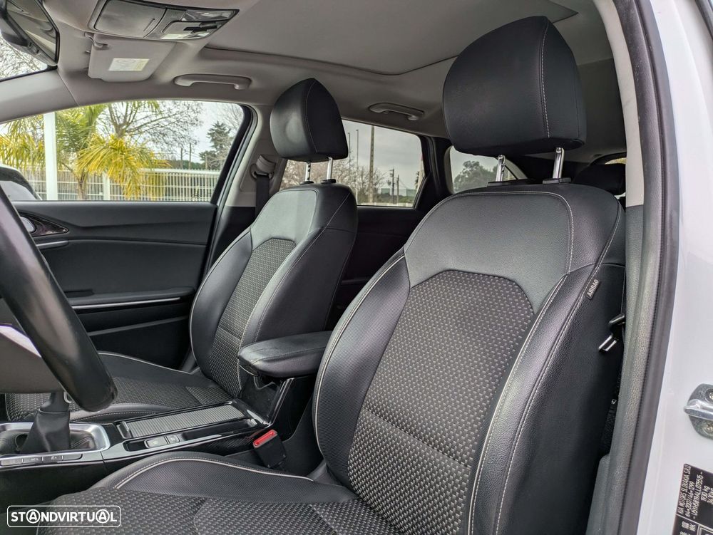 Kia Ceed SW 1.6 CRDi MHEV Drive+SRF - 19