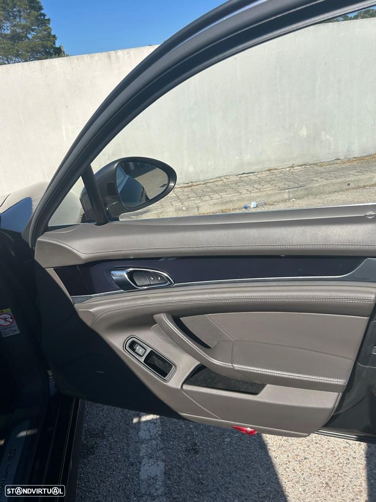 Porsche Panamera 4S PDK - 18