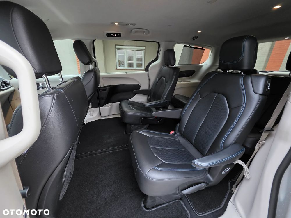 Chrysler Pacifica - 22