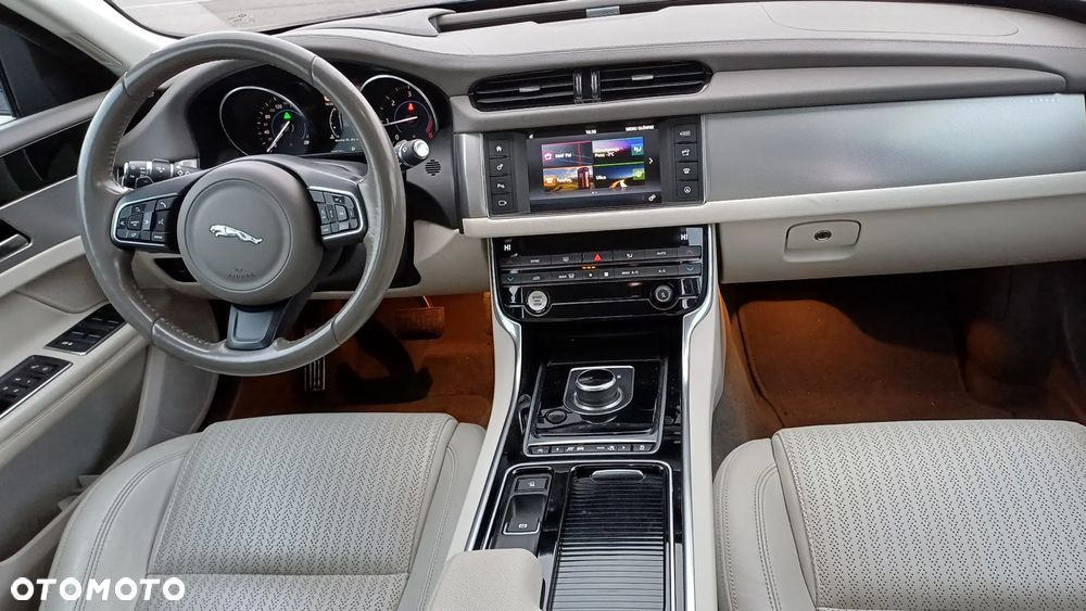 Jaguar XF 20d AWD Prestige - 10