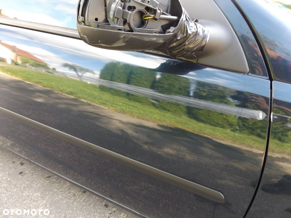 DRZWI PRAWE PRZÓD PRZEDNIE OPEL CORSA C Z20U 3D 00 - 2