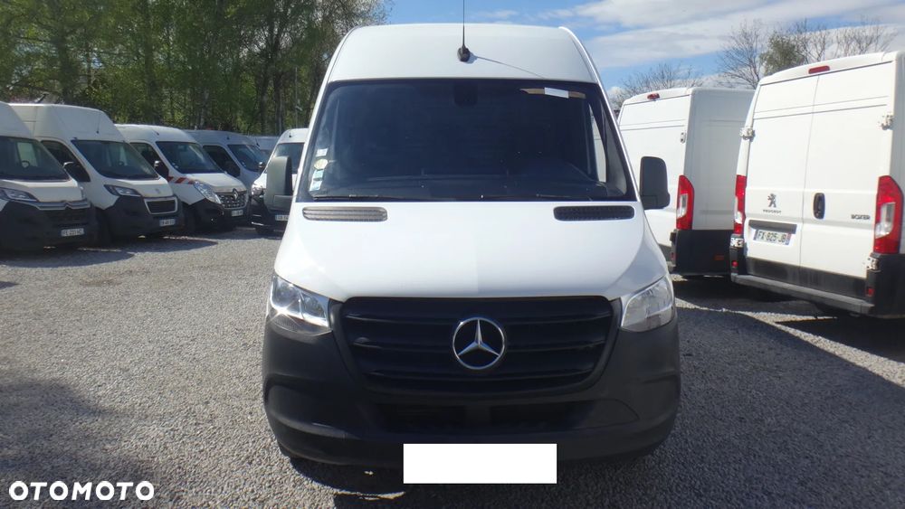 Mercedes-Benz Sprinter - 2