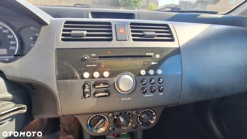Suzuki Swift 2008 photo 4