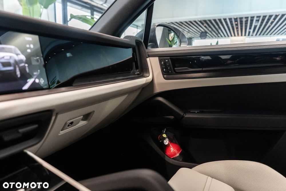Porsche Cayenne E-Hybrid PHEV Black Edition - 23