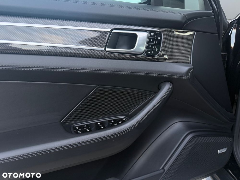 Porsche Panamera Turbo - 35