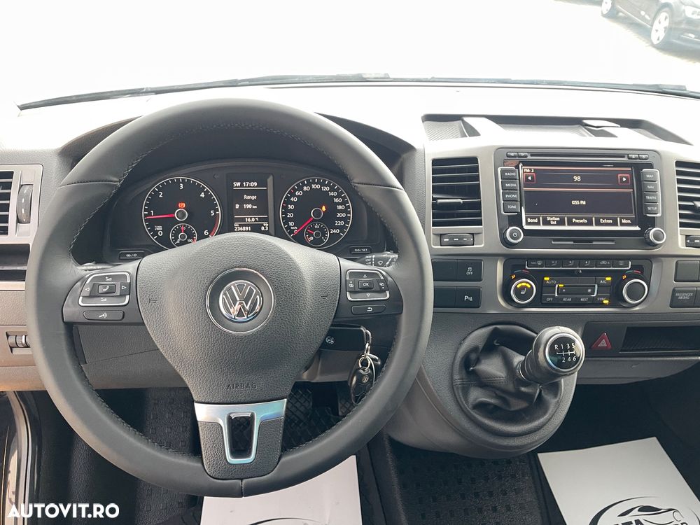 Volkswagen Caravelle - 36