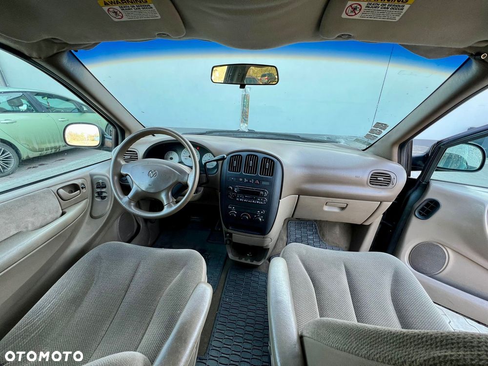 Dodge Caravan - 9