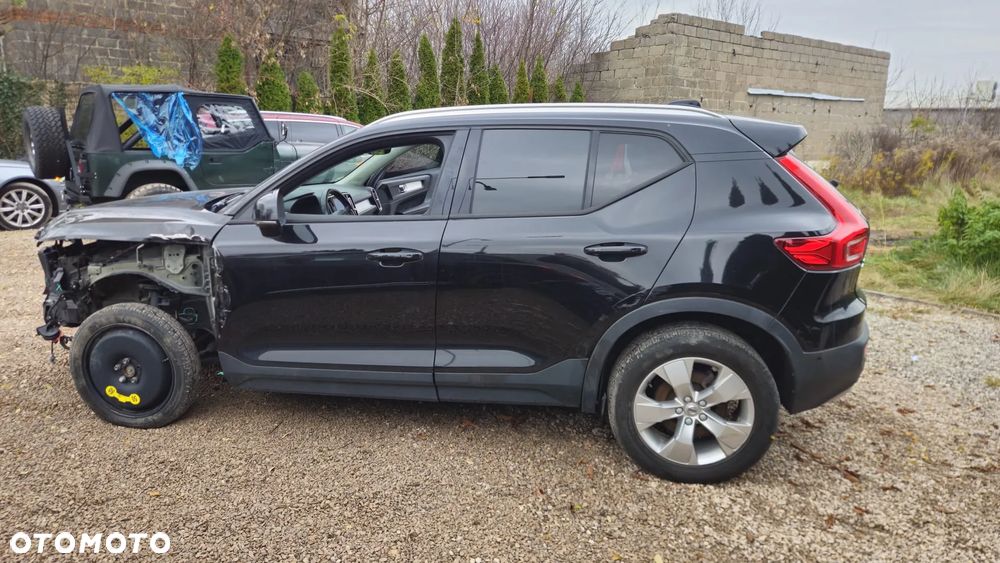 Volvo XC 40 T5 AWD Momentum - 4