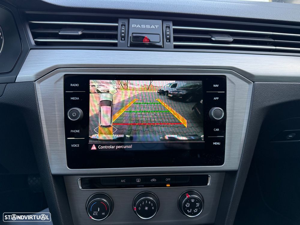 VW Passat Variant 2.0 TDi Business DSG - 17