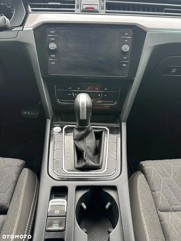 Volkswagen Passat 2.0 TDI SCR DSG Business - 12