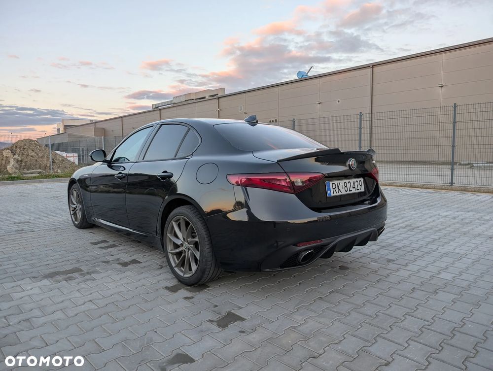 Alfa Romeo Giulia - 10