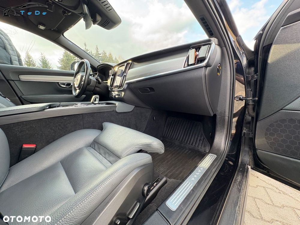 Volvo V90 Cross Country B5 D AWD Core - 24