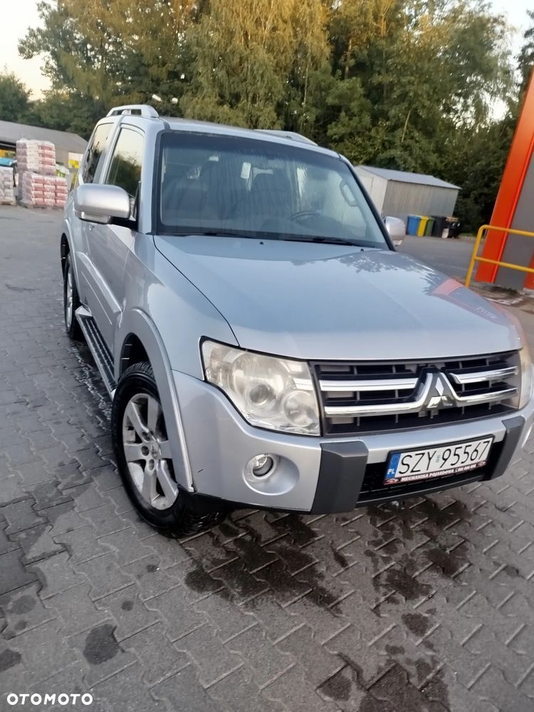 Mitsubishi Pajero - 1