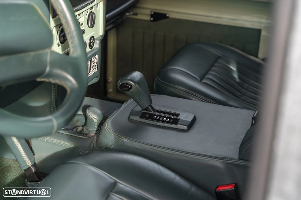 Land Rover Defender - 20