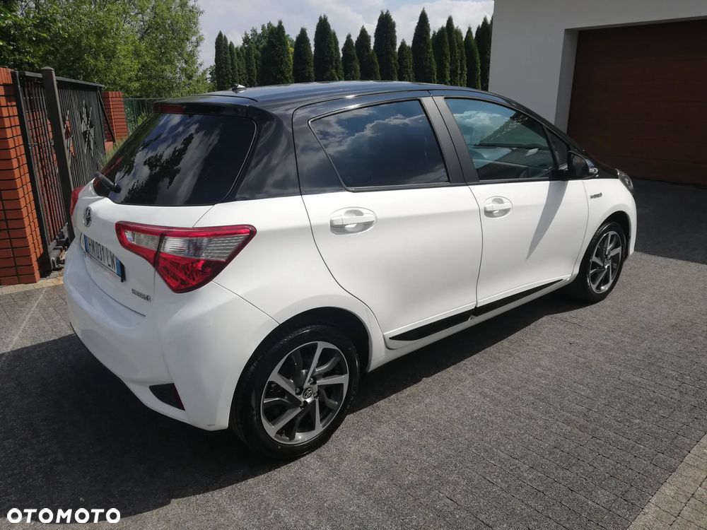 Toyota Yaris Hybrid 100 Premium - 10