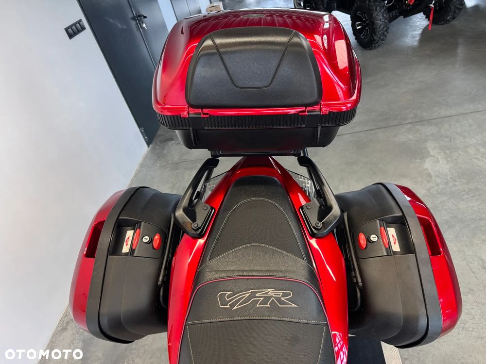 Honda VFR - 29