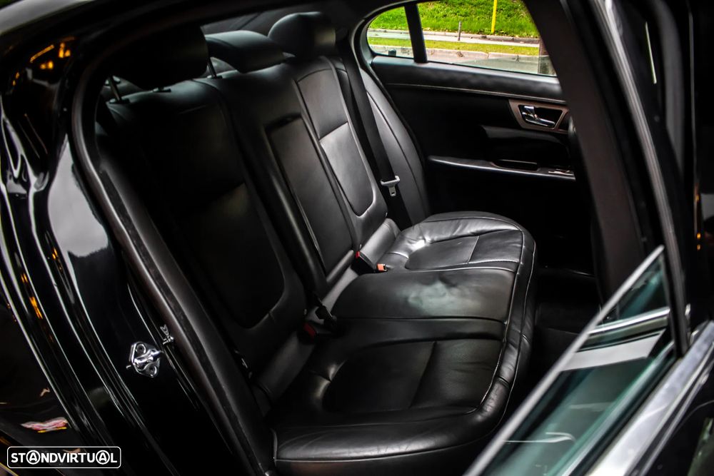 Jaguar XF 3.0 D V6 S Luxury - 33