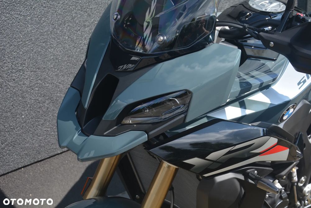 BMW XR - 9