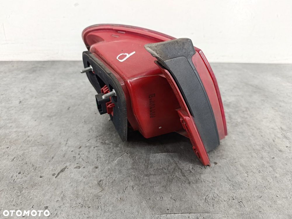 LAMPA TYLNA PRAWA VW PASSAT B6 3C5945096C SEDAN - 4