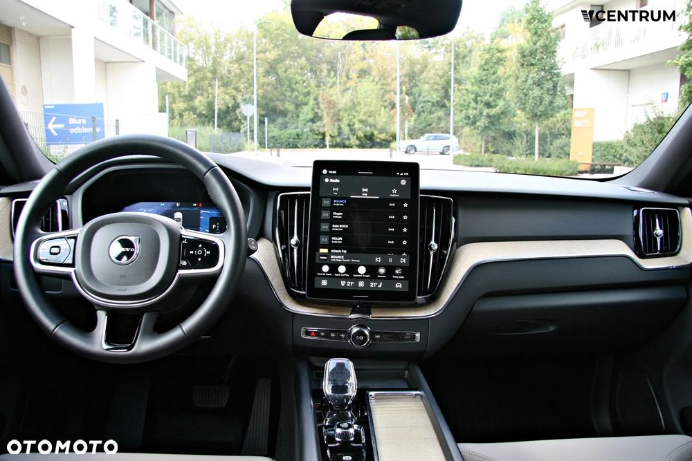 Volvo XC 60 B5 B AWD Plus Dark - 12