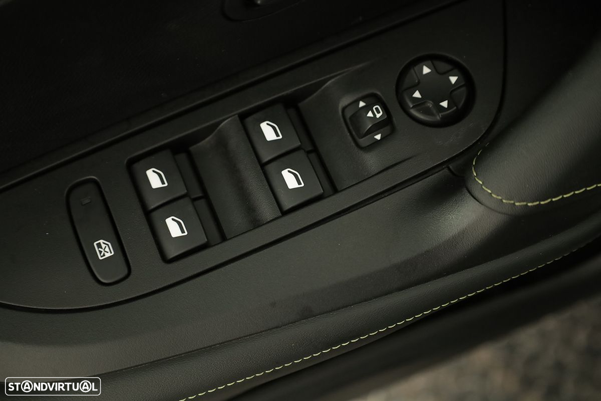 Peugeot e-2008 50 kWh GT - 23