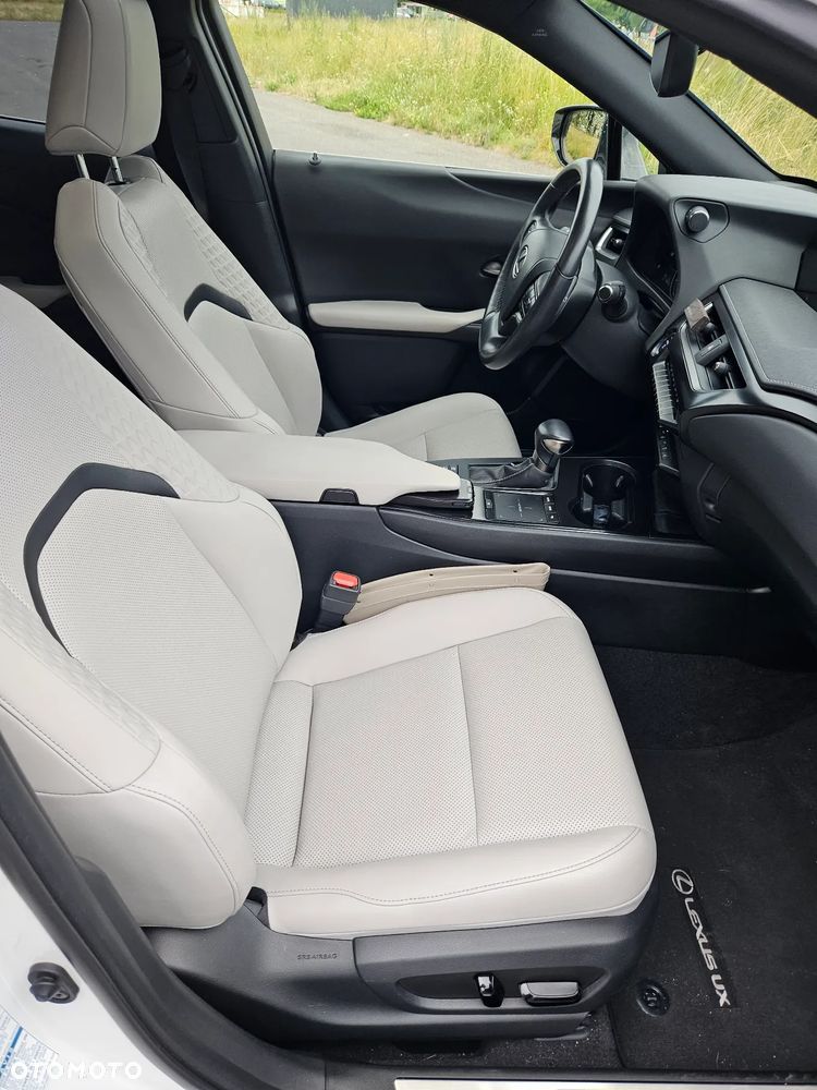 Lexus UX - 14