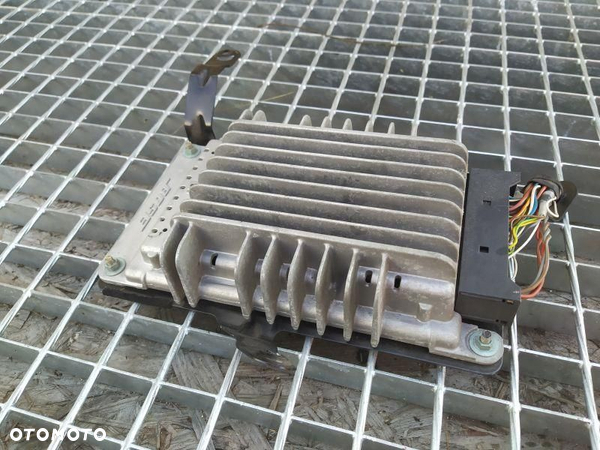 WZMACNIACZ RADIA BOSE Z WTYCZKĄ AUDI A3 8P S-LINE 8P0035223A