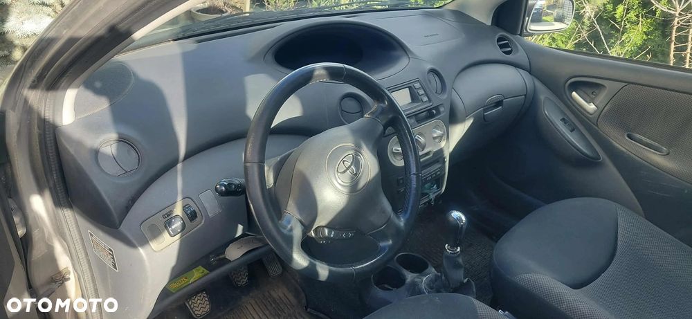 Toyota Yaris 1.4 D-4D Base - 5