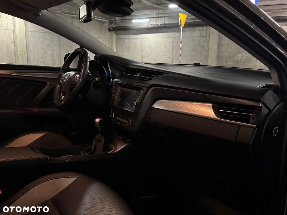 Toyota Avensis 2.0 D-4D Prestige - 21