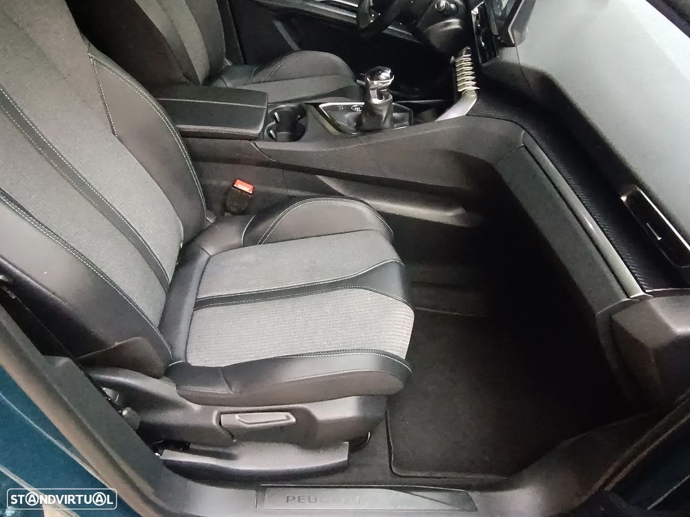 Peugeot 3008 PureTech 130 Stop & Start GPF Allure - 22