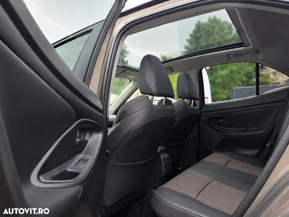 Toyota Yaris Cross 1.5 VVT-i HSD 4x2 Exclusive Elegant - 16