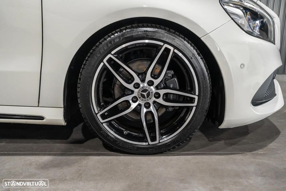 Mercedes-Benz A 180 AMG Line - 40