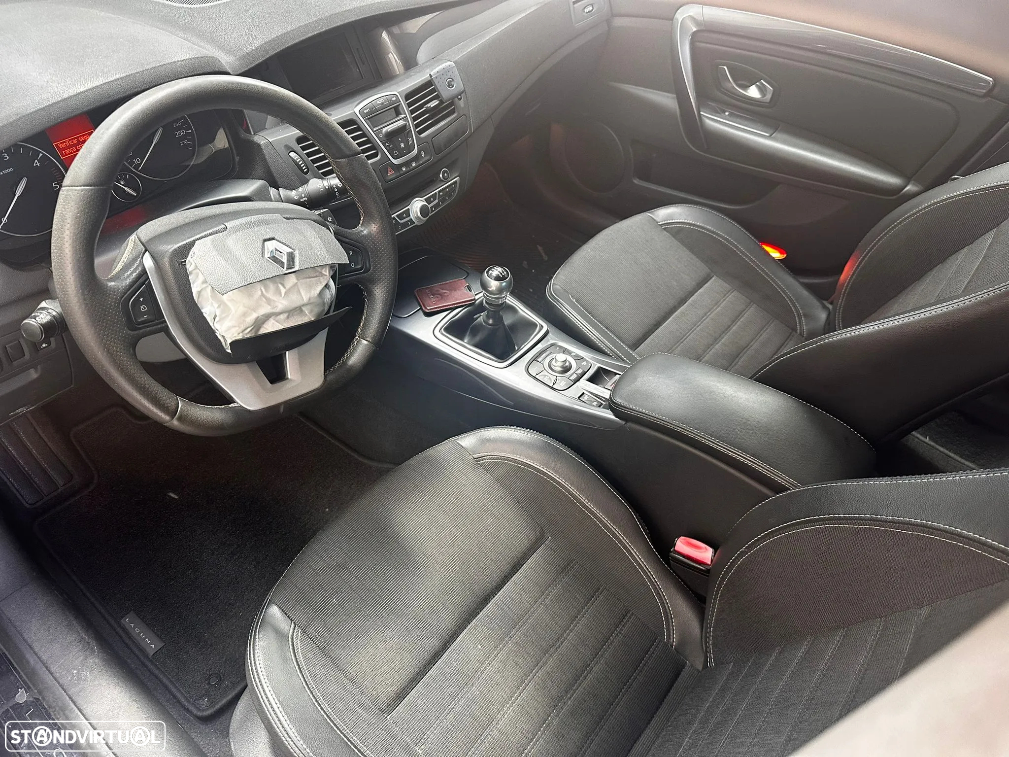 Renault Laguna III Grandtour 2.0 dCi de 2010 para peças - 13