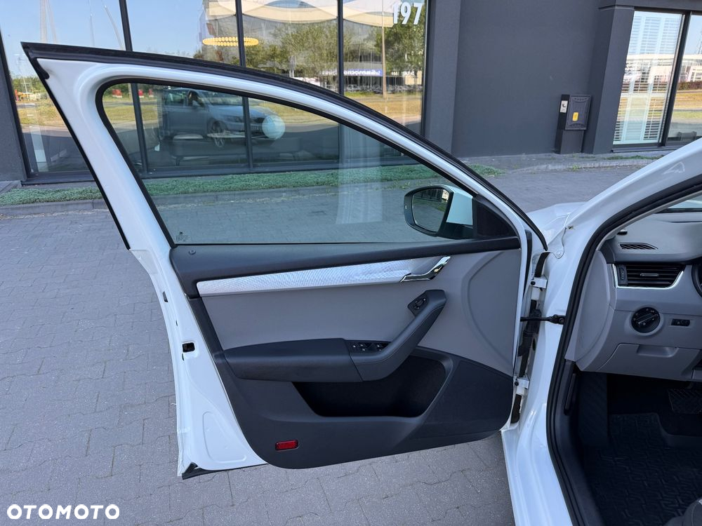 Skoda Octavia 1.6 TDI Ambition DSG - 21