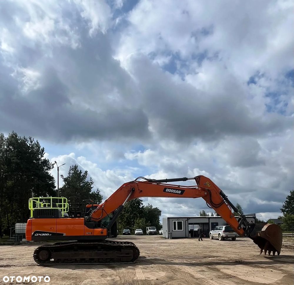 Doosan DX 300  LC - 7 KOPARKA GĄSIENICOWA - 14