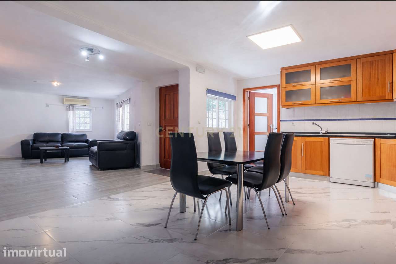 Moradia T4 Renovada com Vista Campo, perto da praia, na Sobreda, Almad - Grande imagem: 2/36