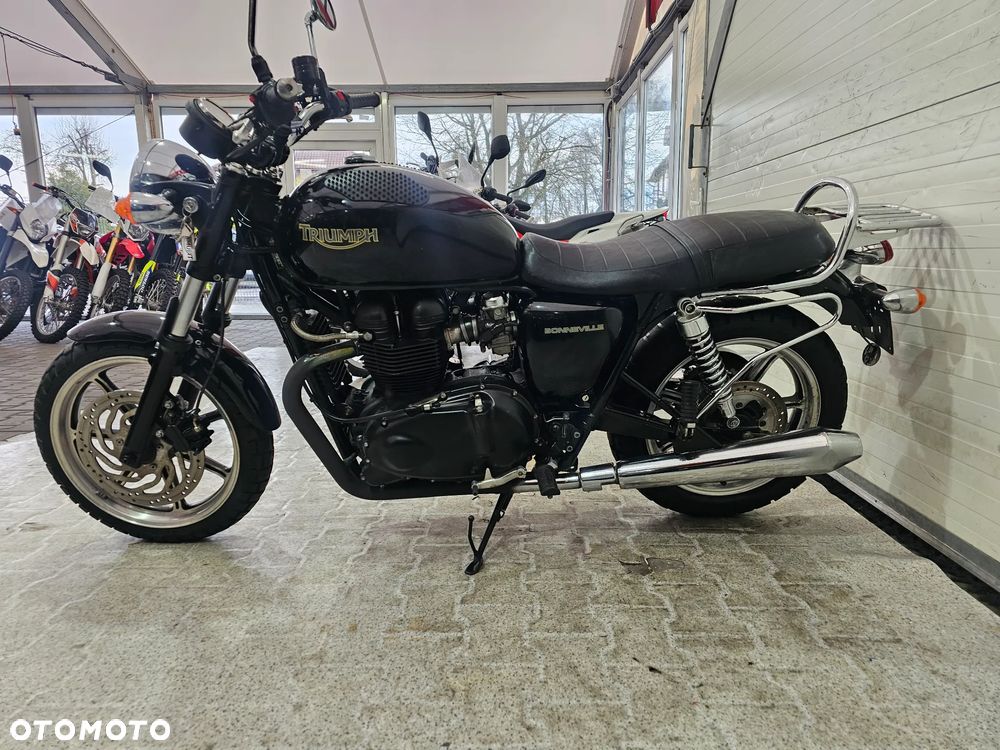 Triumph Bonneville - 11