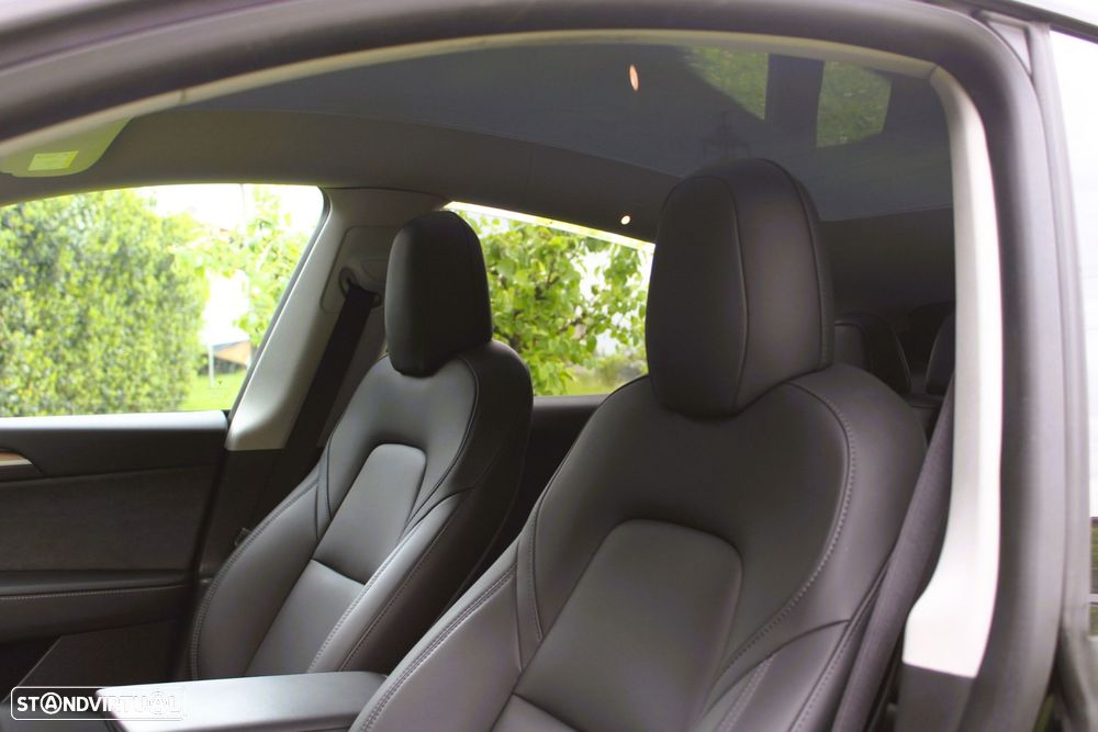 Tesla Model Y Long Range Dual Motor AWD - 21